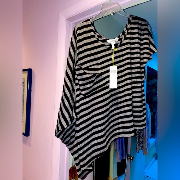 NWT!! BCBGeneration Size M Asymmetrical Striped Black/Gray T-Shirt w Pocket🌚 - Picture 2 of 6